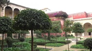 Sevilla, İspanya, daimi ikamet Medinaceli Dukes, Rönesans İtalyan ve Mudéjar stilleri, prototip Endülüs Sarayı'nın Endülüs sarayda La Casa de Pilatos (Pilate ev) olduğunu.