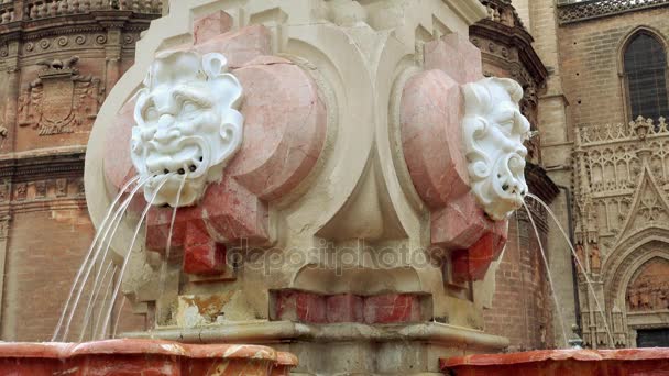 Fontana sulla piazza della Santa patrona dei re (Plaza Virgen de los Reyes), chiamata anche Piazza Reale. Siviglia, Andalusia, Spagna meridionale . — Video Stock