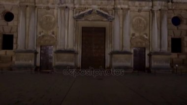 V. Charles Sarayı Rönesans binada Granada, Andalusia, Güney İspanya, üstünde tepe-in tepe Assabica, Alhambra Nasrid sur içinde yer alan var. Bina 1957 kadar roofless durdu.