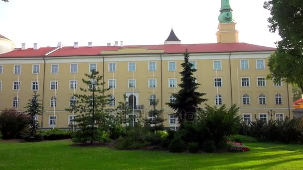 Κάστρο Ρίγας (Ρήγας pils) είναι κάστρο στις όχθες του ποταμού Daugava στη Ρίγα, πρωτεύουσα της Λετονίας. Κάστρο ιδρύθηκε το 1330. Η δομή του ξαναχτίστηκε προσεκτικά μεταξύ 1497 και 1515. — Αρχείο Βίντεο