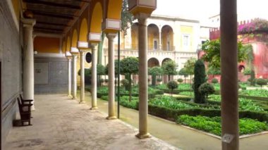 Sevilla, İspanya, daimi ikamet Medinaceli Dukes, Rönesans İtalyan ve Mudéjar stilleri, prototip Endülüs Sarayı'nın Endülüs sarayda La Casa de Pilatos (Pilate ev) olduğunu.
