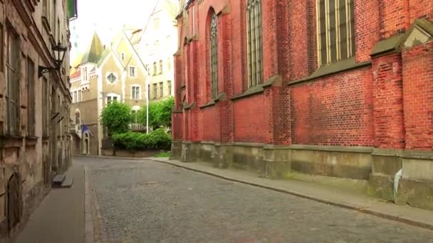 La cathédrale de Riga (Rigas Doms) est une cathédrale évangélique luthérienne de Riga, en Lettonie. Comme toutes les anciennes églises de la ville, il est connu pour son girouette. Église est communément appelée cathédrale du Dôme . — Video