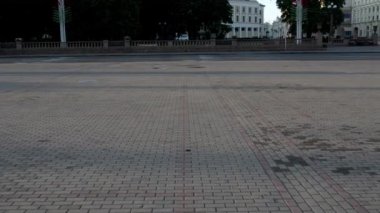 Minsk, beyaz, Bağımsızlık Avenue, Engels caddeleri ve uluslararası sokak arasında yer alan Rusya'nın Merkezi Ekim meydanda.