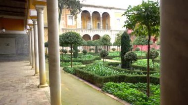 Sevilla, İspanya, daimi ikamet Medinaceli Dukes, Rönesans İtalyan ve Mudéjar stilleri, prototip Endülüs Sarayı'nın Endülüs sarayda La Casa de Pilatos (Pilate ev) olduğunu.