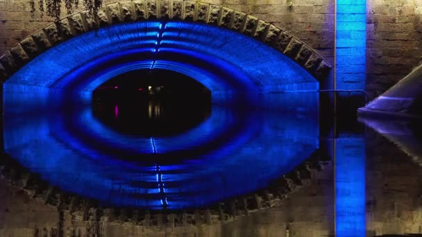 Bastion hill (Bastejkalns) est une ancienne colline en vrac, située dans le centre de Riga, en Lettonie, en face de la tour de poudre. Avant l'une des entrées principales de la vieille ville de côté de la rue Smilshu (Peschanaya) .