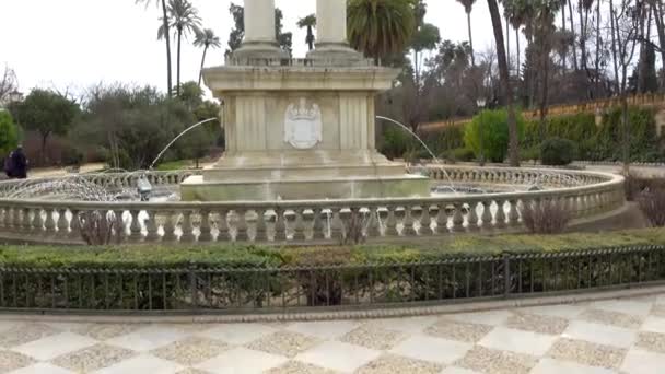 Kolumbusdenkmal (2014) in den Gärten von Murillo, Andalusien, Sevilla. — Stockvideo
