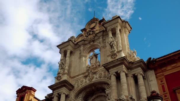 Algemene weergave van Paleis van San Telmo, in 2010 na restauratie door de architect Guillermo Vazquez Consuegra. Sevilla is de hoofdstad en grootste stad van de autonome gemeenschap van Andalusië, Spanje. — Stockvideo