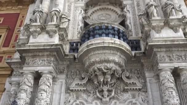 Algemene weergave van Paleis van San Telmo, in 2010 na restauratie door de architect Guillermo Vazquez Consuegra. Sevilla is de hoofdstad en grootste stad van de autonome gemeenschap van Andalusië, Spanje. — Stockvideo