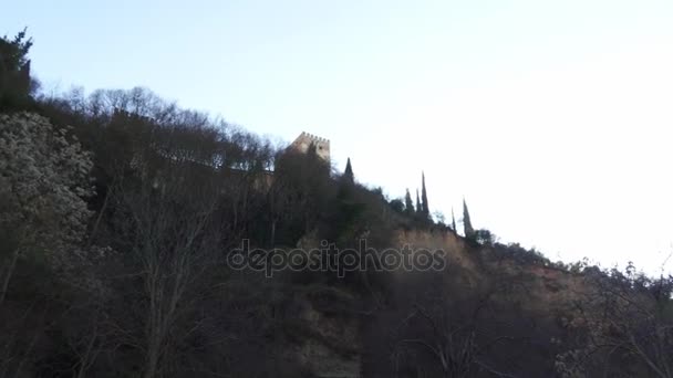 西班牙安达卢西亚自治区格拉纳达街头 Carrera del Darro — 图库视频影像