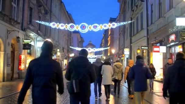 クラクフ、ポーランド - 2016 年 1 月 9 日: コマ撮り: Florians 通り (Ulica スタンダード ・ ダブル) はポーランド、Krakw 旧市街のメイン通りの 1 つ、都市の最も有名な通りの 1 つ. — ストック動画
