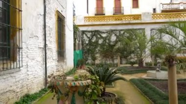 Sevilla, İspanya, daimi ikamet Medinaceli Dukes, Rönesans İtalyan ve Mudéjar stilleri, prototip Endülüs Sarayı'nın Endülüs sarayda La Casa de Pilatos (Pilate ev) olduğunu.