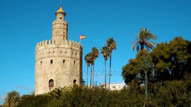 Torre del Oro (altın kule) Seville, Endülüs, İspanya dodecagonal askeri gözetleme kulesi var. Seville Guadalquivir Nehri üzerinden erişimi denetlemek için Muvahhidler Hilafet tarafından dikildi.