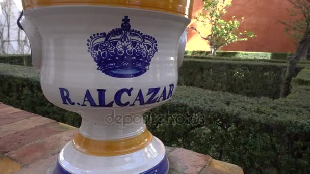 Alcazar Gardens. Alcazar of Seville is royal palace in Seville, Andalusia, Spain, originally developed by Moorish Muslim kings. — Stock Video