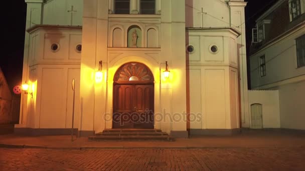 Igreja Nossa Senhora das Dores é uma igreja católica romana em Riga, capital da Letônia. Igreja está situada no endereço 5 Pils Street. Foi construído em 1785. . — Vídeo de Stock