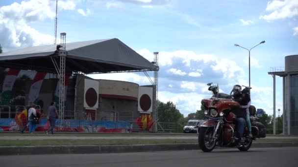 Brest, weißrussland - 27. Mai 2017: brest bike festival international. Gäste auf Motorrädern. — Stockvideo