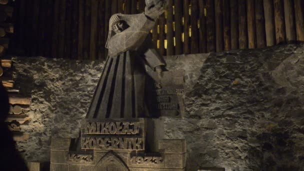 Wieliczka, Polen - 4 januari 2016: Wieliczka zoutmijn, gelegen in de stad van Wieliczka in Krakowski, ligt binnen de metropool van Krakau. — Stockvideo