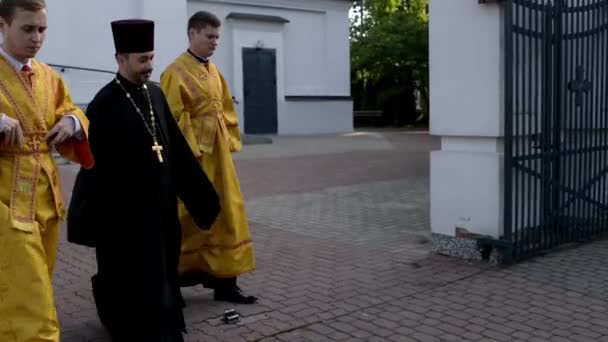 Białystok, Polska - Wrzesień 2015 11: Święto z ścięcie z Jana Chrzciciela w St Nicholas greckiego Kościoła Prawosławnego w Białymstoku jest największym miastem w północno-wschodniej Polsce i stolicą Województwo Podlaskie — Wideo stockowe