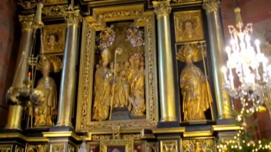 Krakow, Polonya - 9 Ocak 2016: Kilise Our Lady kabul cennet (Saint Mary Kilisesi) tuğla Gotik Kilisesi Main Market Square, Krakow, Polonya için bitişik olduğunu.