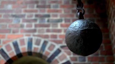Sarkaç - metal top içinde kale, Germen sırasına göre Malbork sallanan yüzey alanı tarafından dünyanın en büyük kalesidir. Töton Şövalyeleri tarafından Ordensburg kale Marienburg, Prusya içinde inşa edildi.