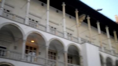 Wawel müstahkem bir mimari kompleks, Krakow, Polonya Vistula Nehri'nin sol yakasında inşa var. Kraliyet Sarayı ve (Bu Bazilikası St Stanislaw ve St Waclaw Wawel Katedrali).