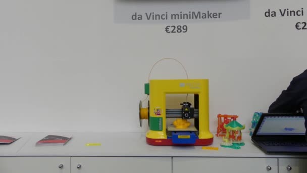 IFA, BERLIN - SETEMBRO 5 2016: Pavilhão de impressoras 3D na exposição internacional de rádio Berlin, Messe, Alemanha . — Vídeo de Stock