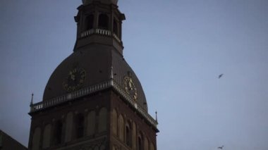 Evangelist Lutheran Katedrali, Riga, Letonya Riga Katedrali (Rigas Doms) olduğunu. Tüm şehrin antik kiliseler gibi bu onun fırıldak için bilinmektedir. Kilise yaygın Dome Cathedral denir.