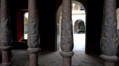 Sevilla, İspanya, daimi ikamet Medinaceli Dukes, Rönesans İtalyan ve Mudéjar stilleri, prototip Endülüs Sarayı'nın Endülüs sarayda La Casa de Pilatos (Pilate ev) olduğunu.