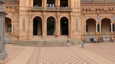 İspanya Meydanı plaza Maria Luisa Park, Sevilla, Endülüs, İspanya, 1928'de Latin-Amerikan Fuarı için inşa var. Rönesans ve Mağribi Revival stilleri İspanyol mimarisinin olduğunu.