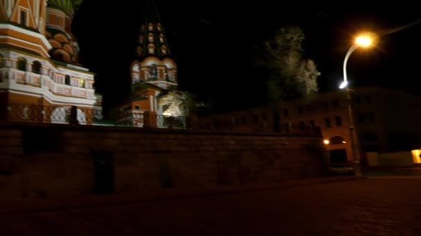 Catedral de Vasili Beato o Catedral de San Basilio, es una iglesia en la Plaza Roja de Moscú, Rusia, conocida como Catedral de Intercesión de la Santísima Theotokos en foso o Catedral de Pokrovsky — Vídeo de stock