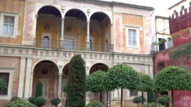 Sevilla, İspanya, daimi ikamet Medinaceli Dukes, Rönesans İtalyan ve Mudéjar stilleri, prototip Endülüs Sarayı'nın Endülüs sarayda La Casa de Pilatos (Pilate ev) olduğunu.