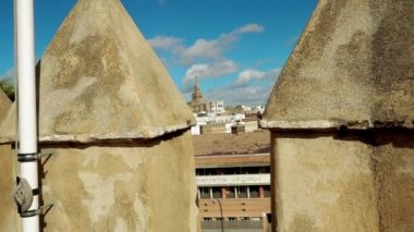 Giralda çan kulesi, Seville Katedrali Seville, İspanya olduğunu. Bu aslında Mağribi döneminde Muvahhidler Hanedanı Rönesans tarzı top ile saltanatı sırasında Minare inşa edilmiştir.