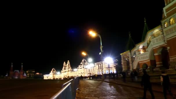 Spasskaya (redder) Tower is belangrijkste met via-passage op de oostelijke muur van het Kremlin van Moskou, dat uitkijkt op de Rode plein, Moscow, Rusland. — Stockvideo