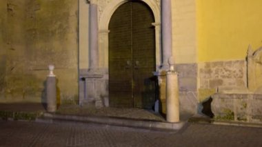 Katolik Katedrali piskoposluk Andalusia, İspanya'nın Cordoba da dini adı Cathedral of Our Lady of varsayım olan Endülüs (Mağribi mimarisi), bilinen, büyük Camii-Katedral olduğunu
