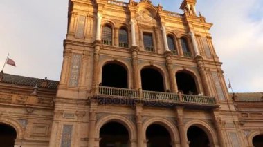 İspanya Meydanı plaza Maria Luisa Park, Sevilla, Endülüs, İspanya, 1928'de Latin-Amerikan Fuarı için inşa var. Rönesans ve Mağribi Revival stilleri İspanyol mimarisinin olduğunu.