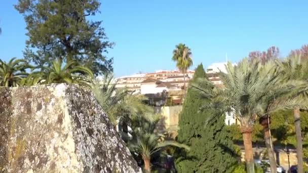 Alcázar de los Reyes Cristianos en Córdoba, Andalucía, España. Fortaleza sirvió como una de las principales residencias de Isabel I de Castilla y Fernando II de Aragón . — Vídeos de Stock