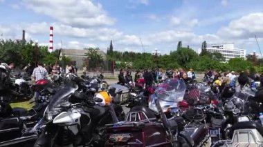 Brest, Belarus - 27 Mayıs 2017: Brest Bisiklet Festivali Uluslararası. Motosiklet binme Konuklar.