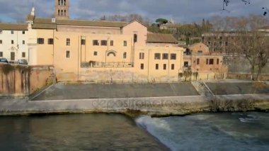 St Bartholomew adada Bazilikası itibari küçük bazilika, Roma, İtalya'da yer alan var. Bu 998 içinde Otto III, Kutsal Roma İmparatoru tarafından kurulmuştur ve St Bartholomew havari kalıntıları içerir.