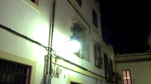 Alte Häuser am dunklen Abend in Cordoba, Andalusien, Spanien. — Stockvideo