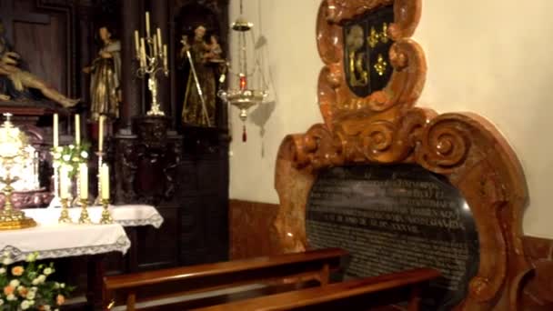 Seville, spanien - 26. januar 2017: die pfarrkirche von san bartolome ist ein religiöser tempel der katholischen verehrung in der stadt seville, andalusien, spanien. Es wurde zwischen 1780 und 1796 auf einer Synagoge errichtet.. — Stockvideo