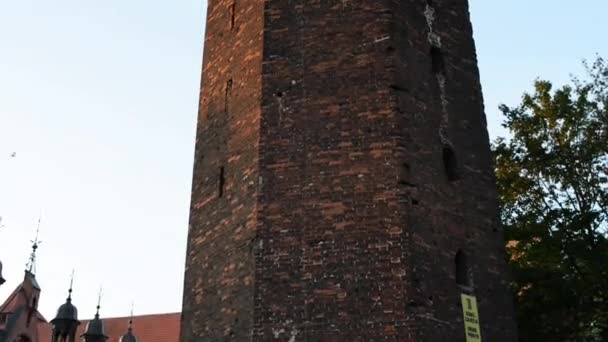 Tour Jacek - tour historique pendant les fortifications médiévales de la ville principale de Gdansk, en Pologne, construite vers 1400. Il est situé sur la rue Panska, près de la vieille ville de Podwale et du marché du bois .