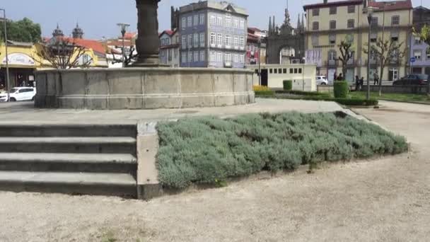 Fontein van Campo das Hortas is fontein gelegen in civil parish in het bestuurlijke gebied van Se, gemeente Braga in Noord-Portugal. — Stockvideo