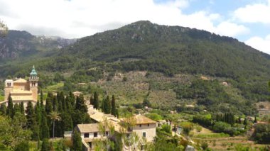 Valldemossa Charterhouse (Valldemossa Carthusian Manastırı) Valldemossa, Mayorka, Balear Adaları, İspanya eski Carthusian Manastırı var. Charterhouse bir kraliyet ikametgahı olarak kuruldu.