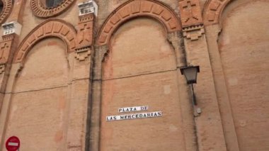 Plaza de las Mercedarias Seville, Endülüs, İspanya Kasko Antiguo İlçesi'nde yer alır. Sokaklar Conde de Ybarra, harçlar ve Garci Perez üzerinde yakınsama.