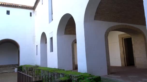Alcázar de los Reyes Cristianos en Córdoba, Andalucía, España. Fortaleza sirvió como una de las principales residencias de Isabel I de Castilla y Fernando II de Aragón . — Vídeos de Stock