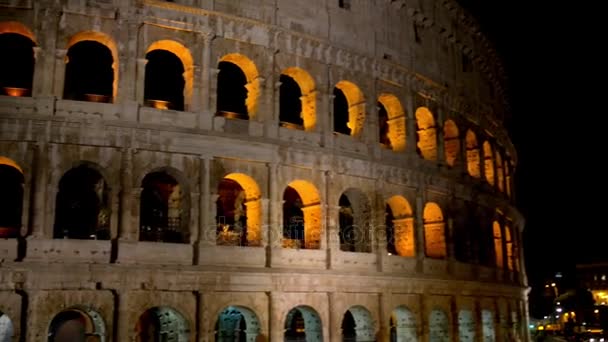 Colosseum of Colosseum, ook wel bekend als Flavische amfitheater, is een ovale amfitheater in de stad Rome, Italië. Het is de grootste amfitheater. Colosseum ligt net ten oosten van Roman Forum. — Stockvideo