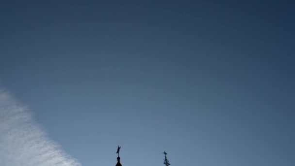 Iglesia de los Santos Simón y Helena también conocida como Iglesia Roja es una iglesia católica en la Plaza de la Independencia en Minsk, Bielorrusia. Fue diseñado por los arquitectos Tomasz Pajzderski y Wladyslaw Marconi . — Vídeos de Stock