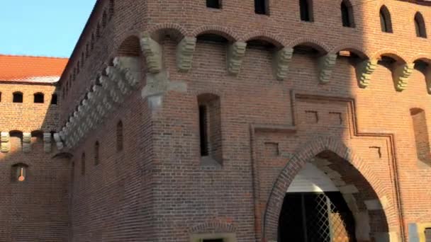 Krakow Barbican on Basztowa Street is barbican  fortified outpost once connected to city walls. Barbican is historic gateway leading into Old Town of Krakow, Poland. — Stock Video