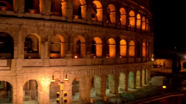 Colosseum är Colosseum, även känd som Flavian amfiteatern, en oval amfiteater i Rom, Italien. Det är största amfiteater. Colosseum ligger strax öster om Roman Forum. — Stockvideo