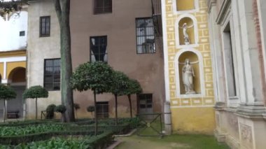 Sevilla, İspanya, daimi ikamet Medinaceli Dukes, Rönesans İtalyan ve Mudéjar stilleri, prototip Endülüs Sarayı'nın Endülüs sarayda La Casa de Pilatos (Pilate ev) olduğunu.