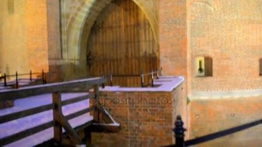 Krakow Barbican Basztowa Caddesi üzerinde şehir duvarları için bir kez bağlı barbican müstahkem ileri karakol var. Barbican eski şehir Krakow, Polonya önde gelen tarihi kapısıdır.